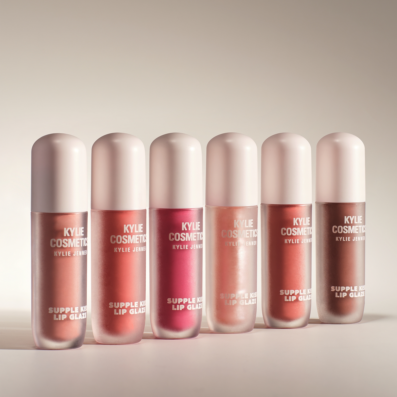 KYLIE SUPPLE KISS LIP GLAZE (BRILLO DE LABIOS)